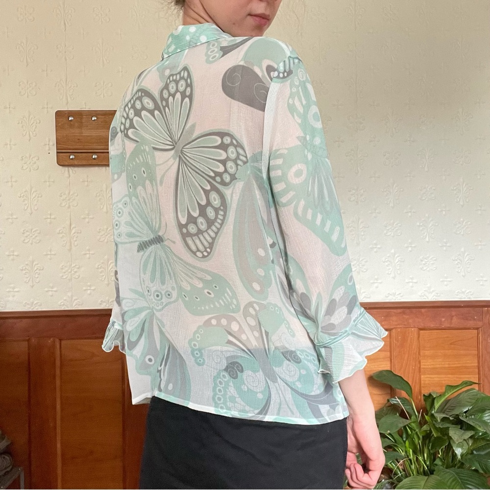 Beautiful butterfly top in aqua color!